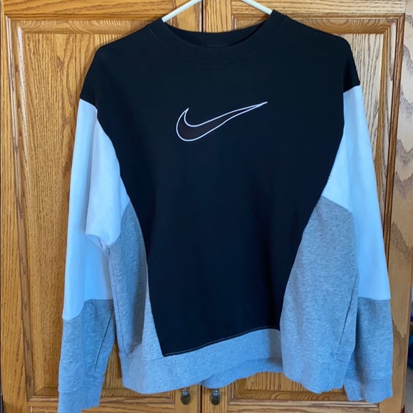 😍🔥😍 🔥NIKE🔥 long sleeve sweater😍🔥😍🔥 - Picture 1 of 3